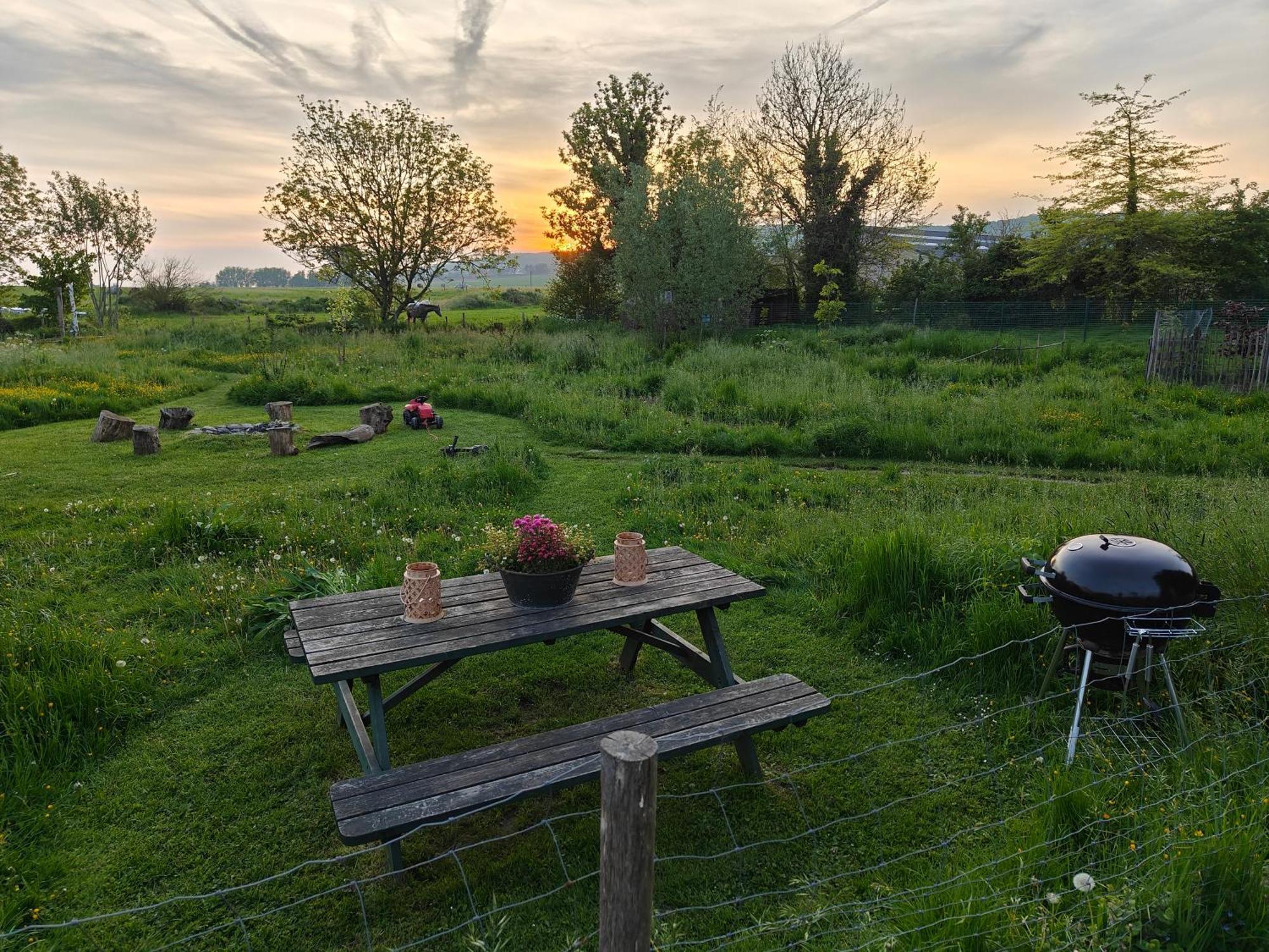 Au Pied Du Trieu, The Glamping Experience Hotel Labroye Bagian luar foto