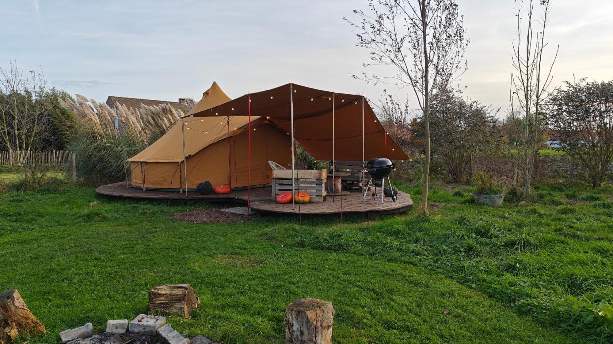 Au Pied Du Trieu, The Glamping Experience Hotel Labroye Bagian luar foto